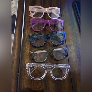 5 pairs of 1.5 strength Peepers readers.